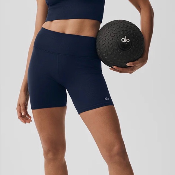 Alo 5" Seamless Ribbed Favorite Short - Picture 1 of 5